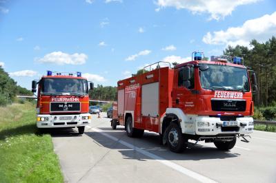 Pkw ueberschlaegt sich auf der A10 - Laengerer Stau Richtung Berlin